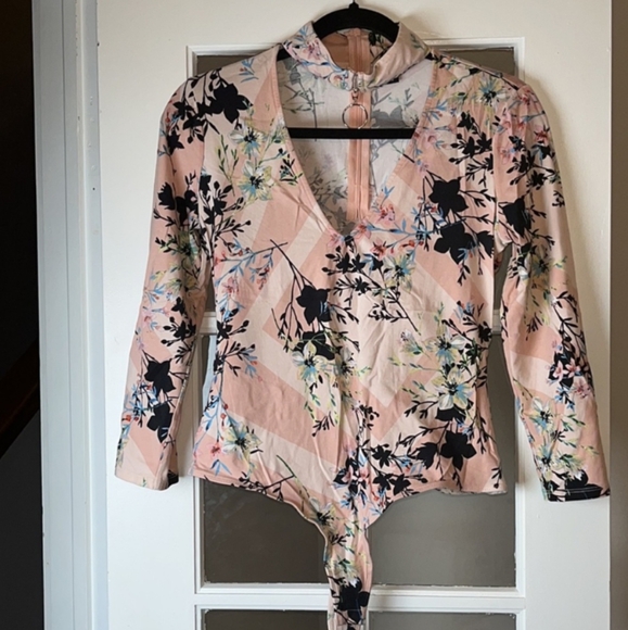 GUESS Irene Pink Floral Three Quarter Sleeve Choker Bodysuit - Picture 3 of 4